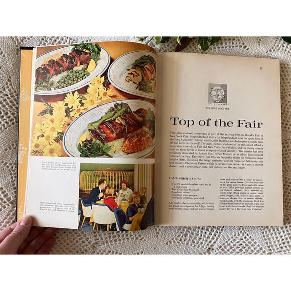 1964 Better Homes & Gardens Cookbook: Famous Foods from Famous Places - Picture 7 of 8